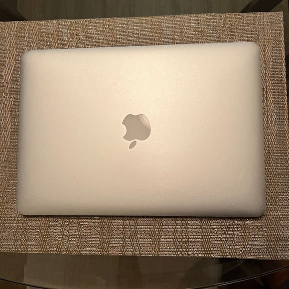 MacBook Air (13-inch 2017)